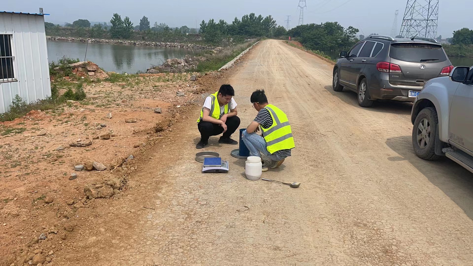 迎江區(qū)堤防加固工程壓實(shí)度現(xiàn)場(chǎng)檢測(cè)