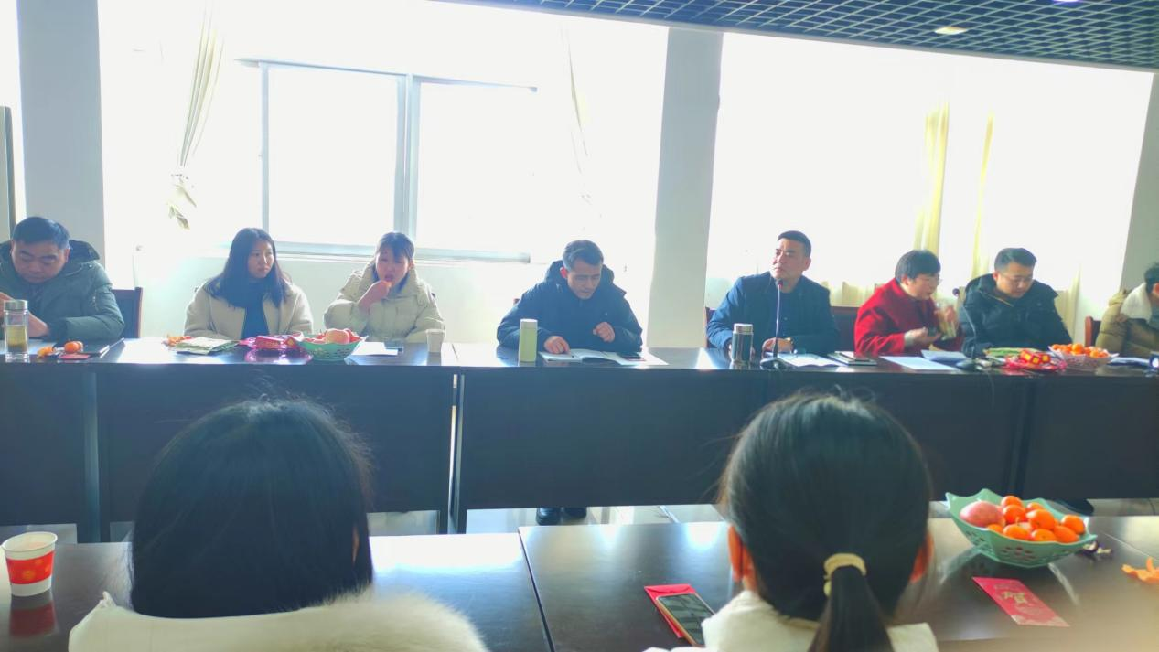 凝心聚力謀發(fā)展，踔厲奮發(fā)譜新篇