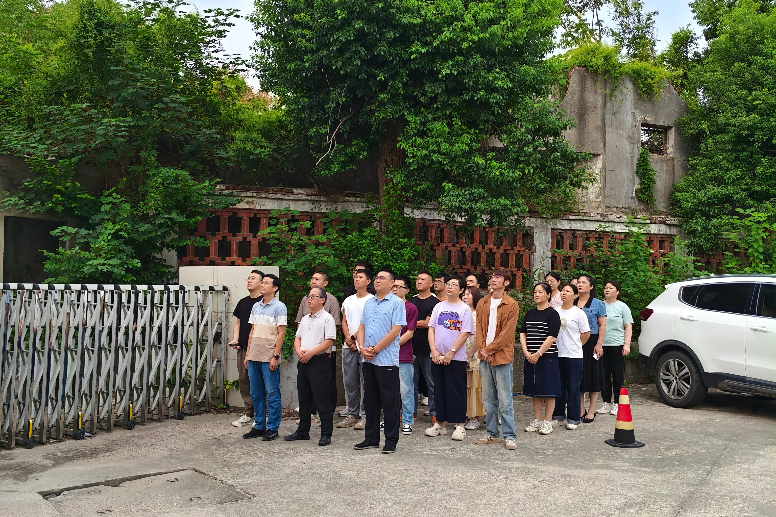 紅旗飄揚迎國慶，初心如磐啟新程