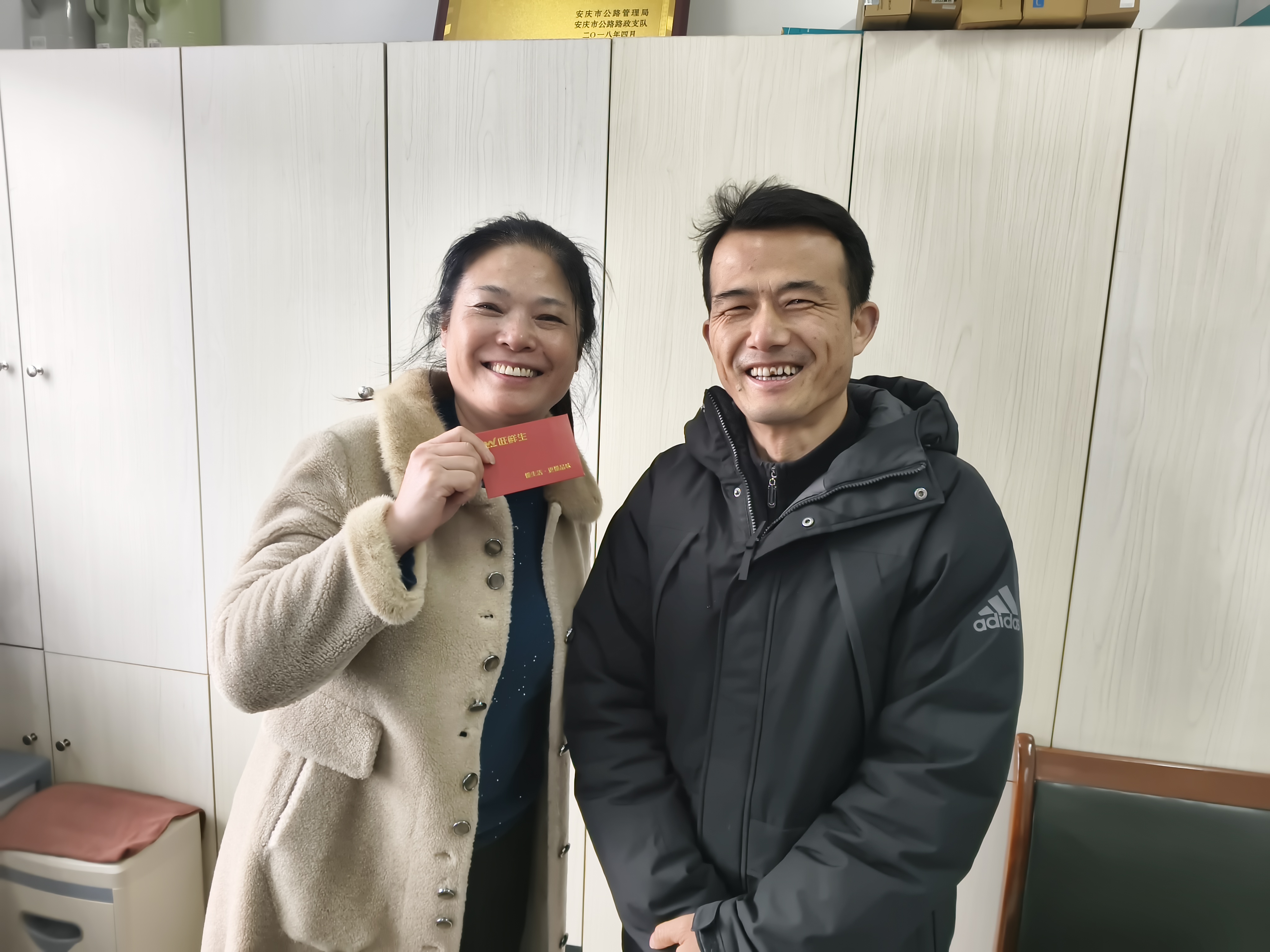 春風(fēng)暖巾幗，溫情伴芳華